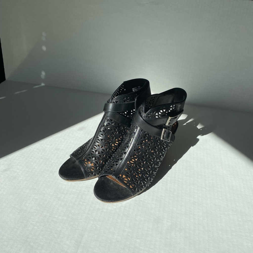 Baretraps Geometric Die Cut Black Sandal Bootie Size 10M